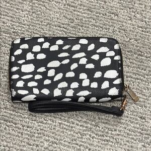 A New Day Black and White Patterned Wristlet